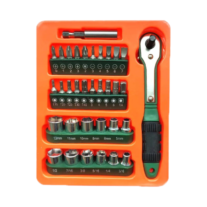 картинка Набор автомобильный GQ Life Assistant с трещеткой 12+20 насадок от магазина "мир Электроники"